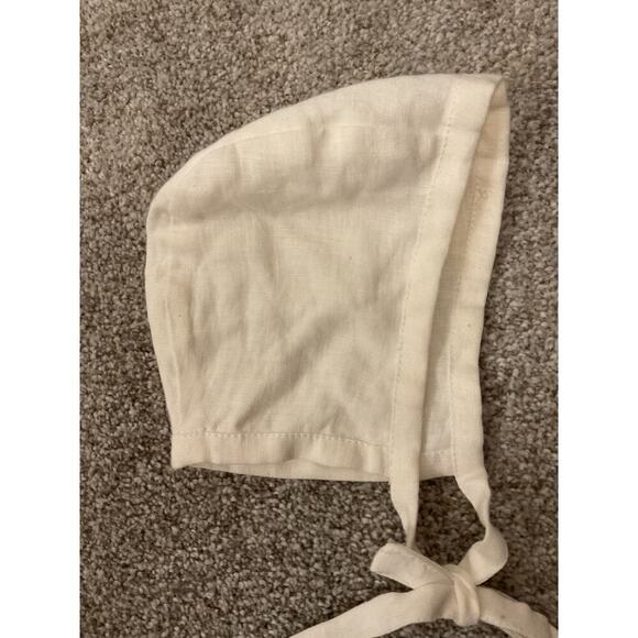 Dannie and Lilou White Linen Unisex Neck Tie Bonnet, 6-12 months - Picture 2 of 4
